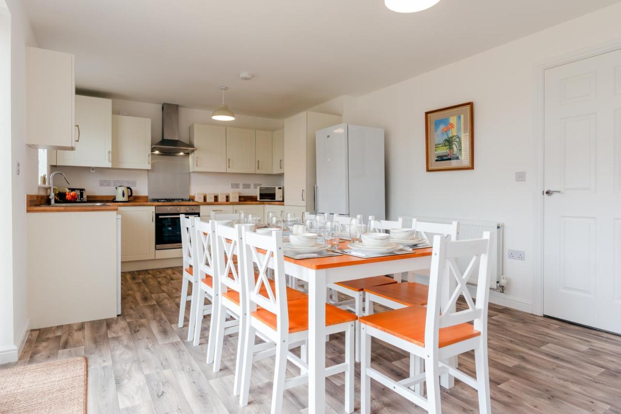 Oakley - Large, Elegant, Dog Friendly & Parking Βίλα Γουίτμπι Εξωτερικό φωτογραφία